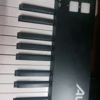 میدی کنترلر السیس مدل V49 MKII در حد و تمیز