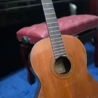 گیتار ژاپنی کمیاب صدای اصیل و بالغ چوبهای قدیمی