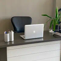 بلاگر خانم برای تولید محتوا ویدئویی