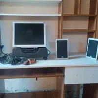 کامپیوتر و میز کامپیوتر