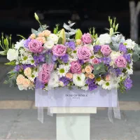 باکس گل تم سفید و کالباسی کد ۱۱۲۱ گلاریس