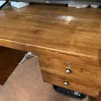 میز تحریر چوبی کاملا سالم|میز تحریر و کامپیوتر|بروجرد, |دیوار