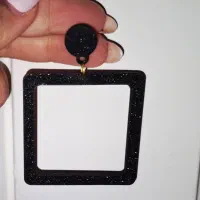 گوشواره مربع چوبی|بدلیجات|شیراز, کلاهدوز|دیوار