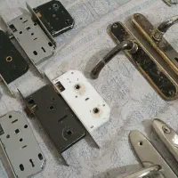 هشت عدد قفل ودستگیره مخصوص درب چوبی اتاق|مصالح و تجهیزات ساختمان|شیراز, شهرک گلستان|دیوار