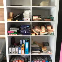 ویترین قفسه دار