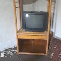 تلوزیون ومیز