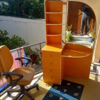 میز ارایشی و صندلی