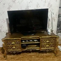 میز و تلویزیون