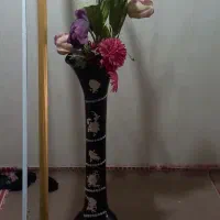 گلدون تمیز در حد نو باگل و چوب پرده تمیز طول ۲/۸۰