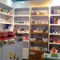 فروش دکور مغازه لوازم آرایشی|فروشگاه و مغازه|بم, |دیوار