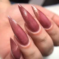 انجام کاشت ناخن (توضیحات مهم)