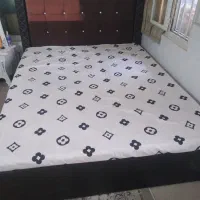 تخت خواب دو نفره با تشک  سالم قیمت ۱۵۰۰/۰۰۰|تخت و سرویس خواب|کاشان, آیت الله سعیدی|دیوار