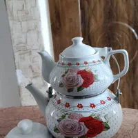 تعدادی ظرف به علت نبود جا به فروش میرسد