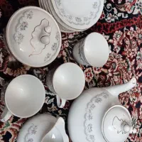 شش عددنعلبکی وسه تایوان وقوری وشکردان وقندانی