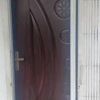 درب چوبی ورودی با چهارچوب فلزی