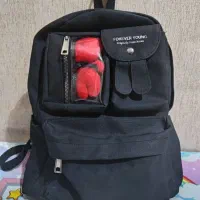 تعدادی کیف  دستی و کوله مدرسه دخترونه