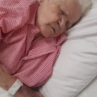 نیاز به تخت بیمارستانی و تشک مواج