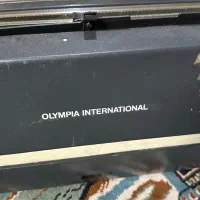 دستگاه تایپ یا ماشین تحریر المپیا