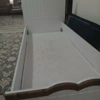 تخت نوجوان