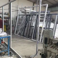 نیروی کار نیمه ماهر  و ماهر در و پنجره upvc