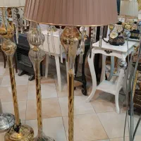 آباژور کنار سالنی فلزی|چراغ خواب و آباژور|هشتگرد, شهرک ولیعصر (مصلی)|دیوار