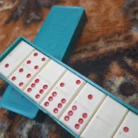 دومینو سنگی