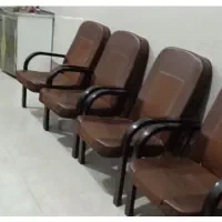 صندلی و میز بنگاه