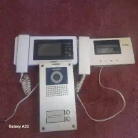آیفون و پنل تصویری کوماکس رنگی