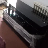 میز تلویزیون و میز ناهارخوری وگلدان وتخت نوزاد