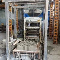 استخدام‌ کارگر‌ بلوک‌ لفتراک‌ دامپر