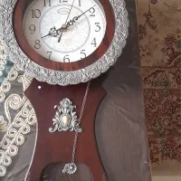 دو عدد ساعت دیواری