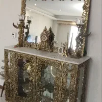 کنسول برنجی و کنار سالنی برنجی