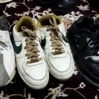 تعدادی کفش در حد نو