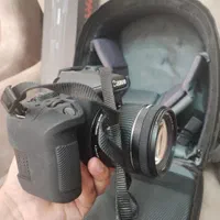 دوربین عکاسی فیلمبرداری کنون canon 850d با لنز|دوربین عکاسی و فیلم‌برداری|تهران, فلسطین (میدان انقلاب)|دیوار
