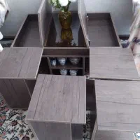 میز وسط تمیز و سالم