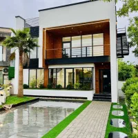 ویلا-تریبلکس-نما-مدرن-با-سند-عرصه-و-عیان-جنگلی