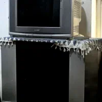 تلویزیون 21 و میز تلویزیون