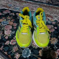 یک جفت کتونی ساکونی سایز ۴۲اورجینال قیمت ۲۸۰۰