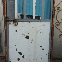 در انباری سالم چهار چوب دار