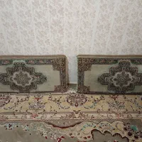 یک جفت پشتی رنگ کرم