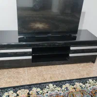 تلوزیون و میز تلوزیون