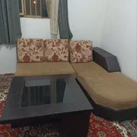 مبلمان همراه با میز عسلی