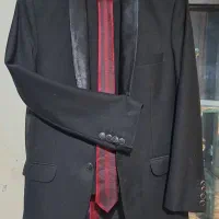 کت و شلوار تمیز و نو با کراوات