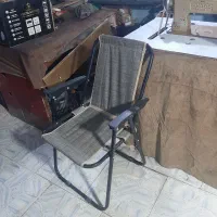 یک عدد صندلی تاشو