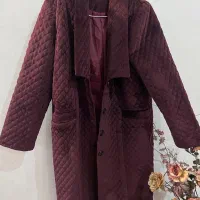 تعدادی لباس زنانه و یک کت بچه گانه تک