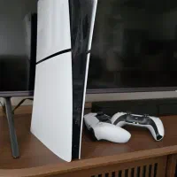 ps5 نو در حد دو ماه استفاده شده با دو دسته