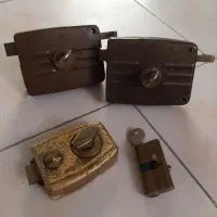 قفل در حیاط