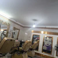 سالن زیبایی تمیز شیک اجاره صندلی در تمام لاین ها