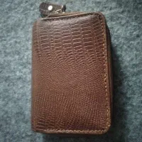 یک کیف مدارک پیدا شده.