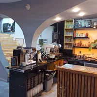 کار در کافه